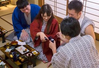 Cô Vợ Ngực Khủng Honoka Mihara và Hai Kẻ Đàn Ông Vô Lốim